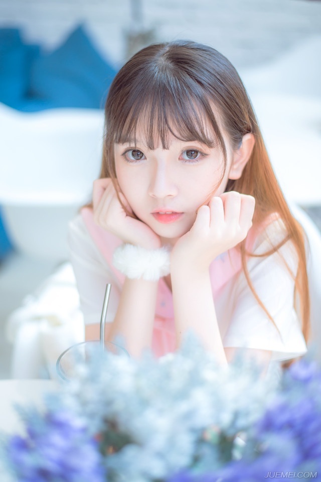 面对庞统如今可说是毫不留情的打脸，刘璝也只是闷哼一声，不再说话，庞统不禁在心中暗暗摇头，怂货，难怪会被作为后辈的张任爬到头上。